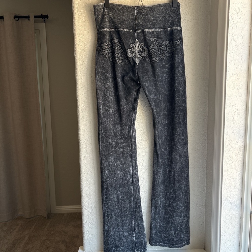 Women XL Acid Wash Yoga Pants Y2K Cotton Black Fleur De Lis Angel Wings Flare